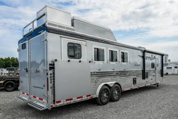 45906-04 New 2026 BISON COACH RG8413BS Horse Trailer